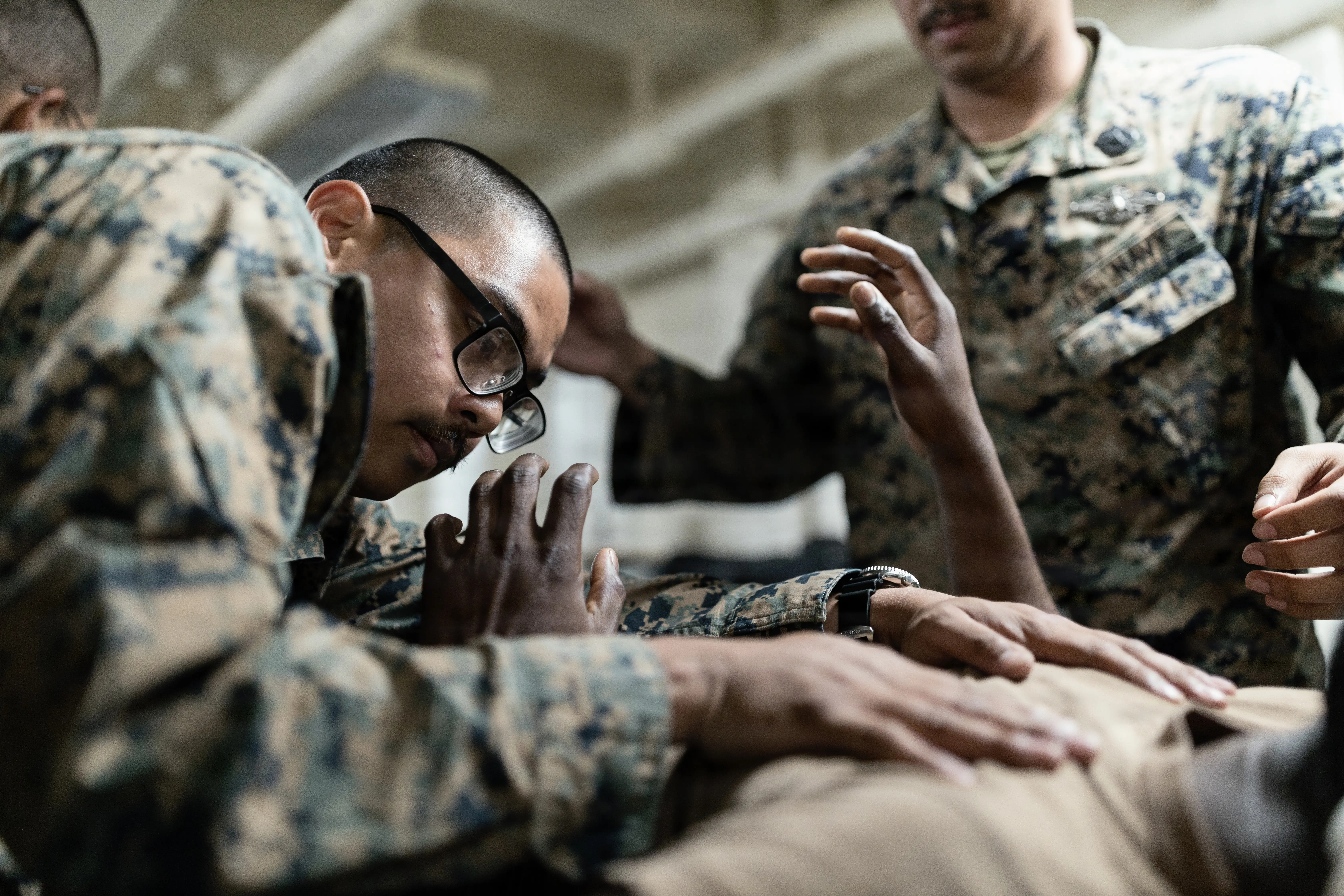 A US Sailor assigned to San Antonio-class amphibious transport dock ship USS Portland (LPD 27), treats a simulated casualty during medical training in the Pacific Ocean