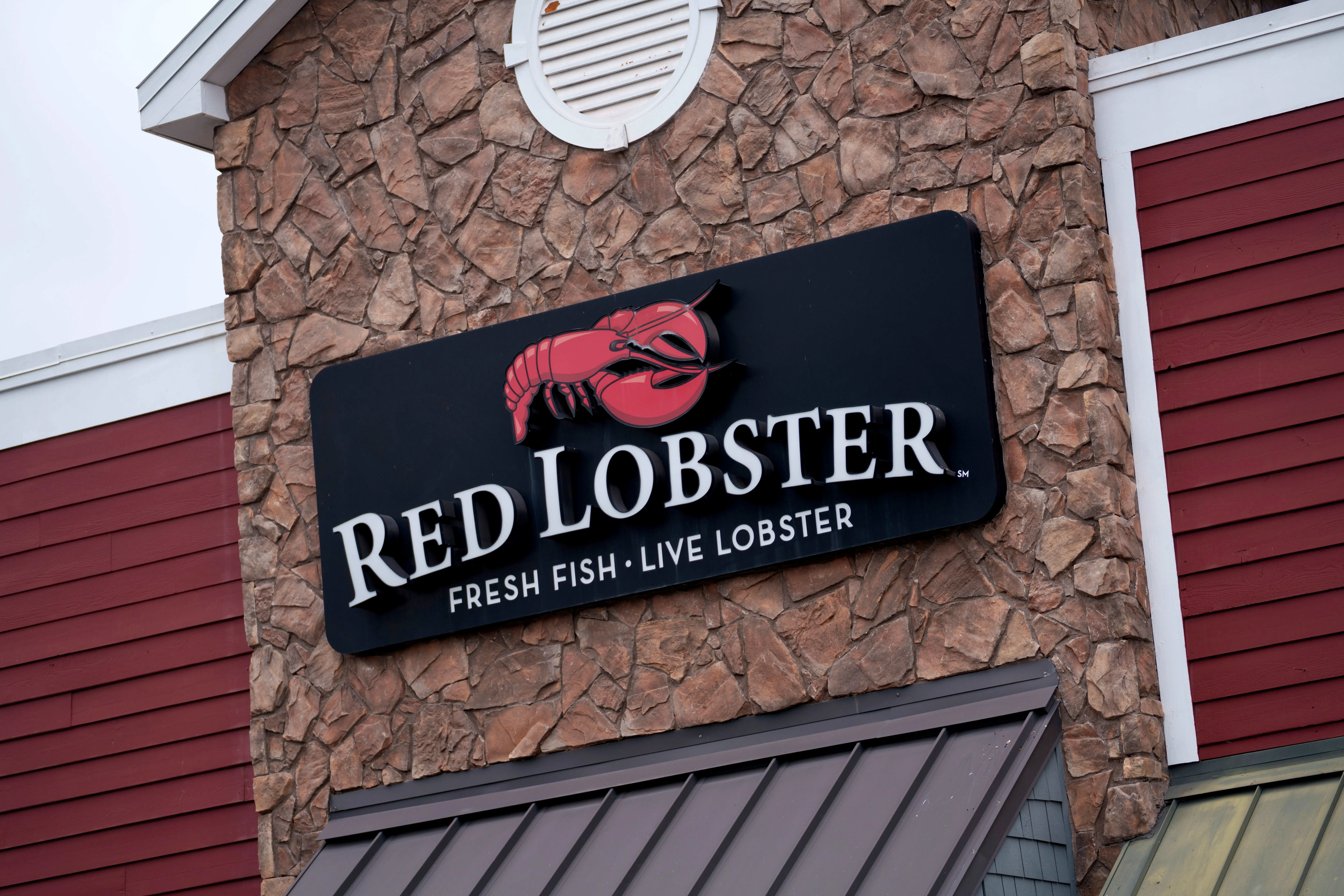 The facade of a Red Lobster