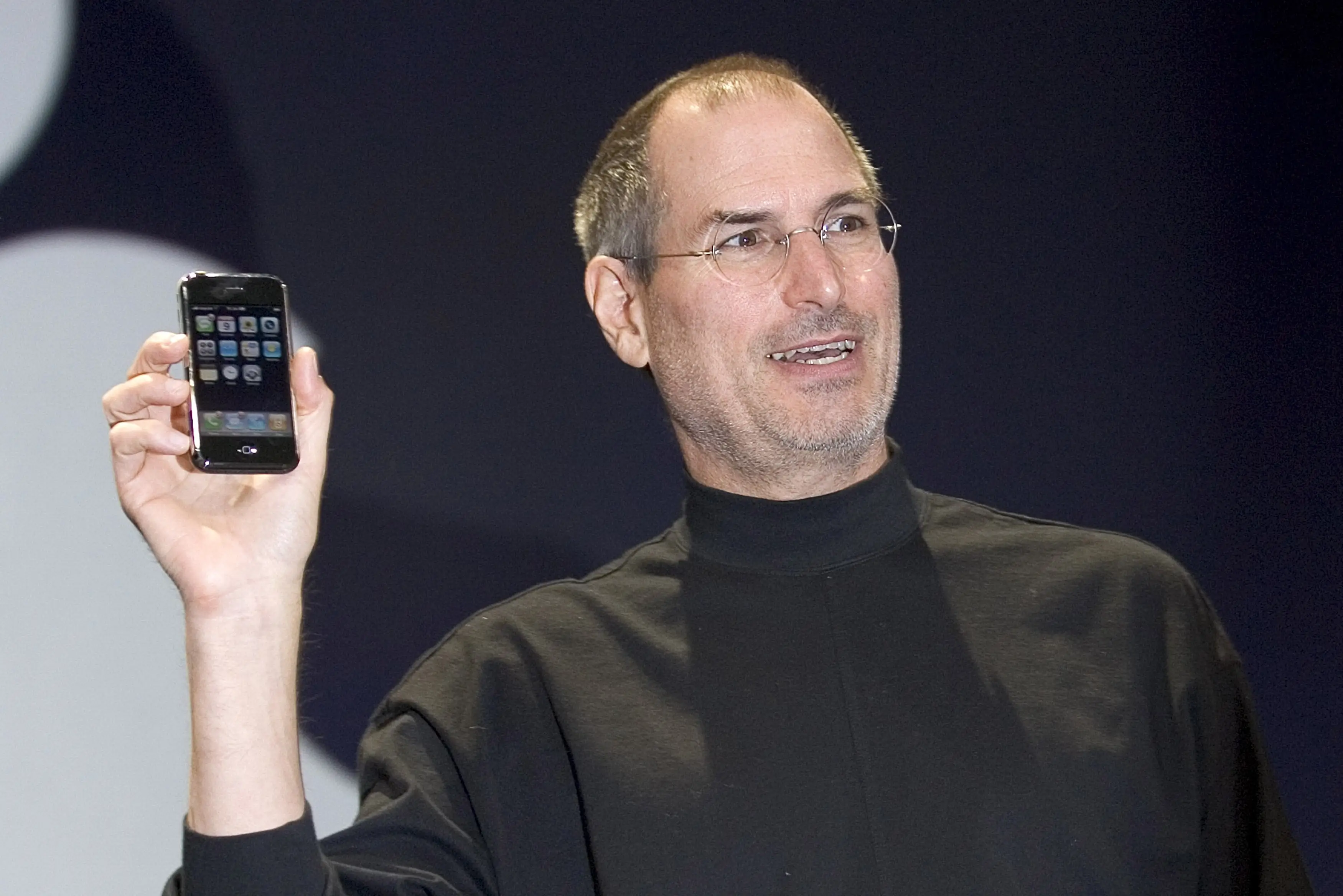 Steve Jobs holds the original iPhone, 2007