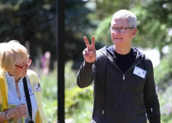 Apple’s new CEO pick shows it’s sticking  to its guns in the AI wars