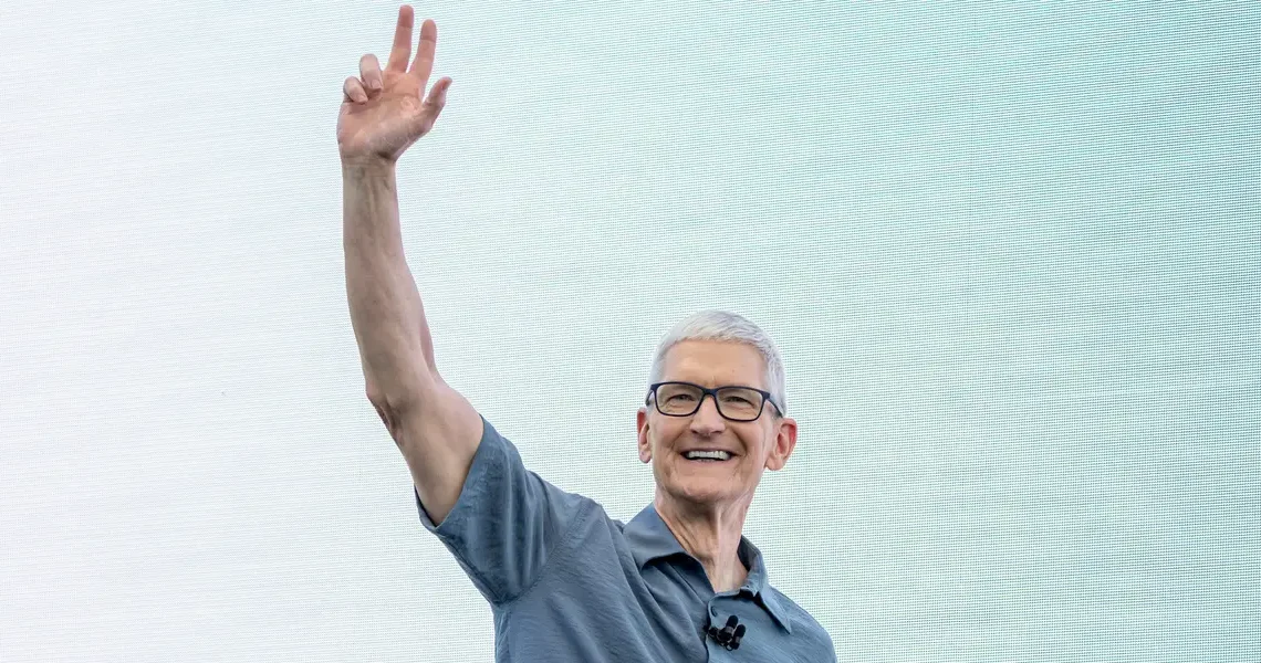 13 successful people who got their start working in fast food