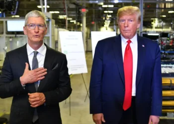 Tim Cook started courting Donald Trump with a phone call. It worked.
