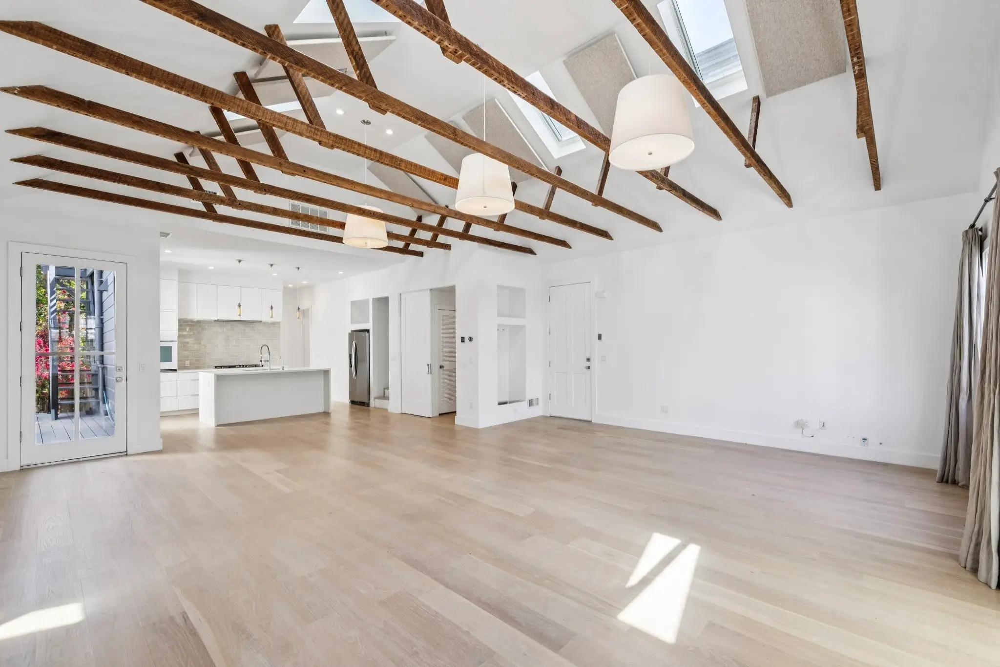 2977 21st Street is a Victorian house built in 1885 and renovated in 2015.