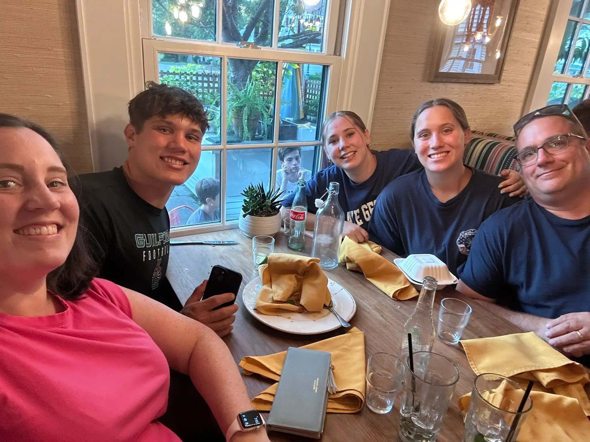 Rebecca Hastings and her children and husband sitting around a table