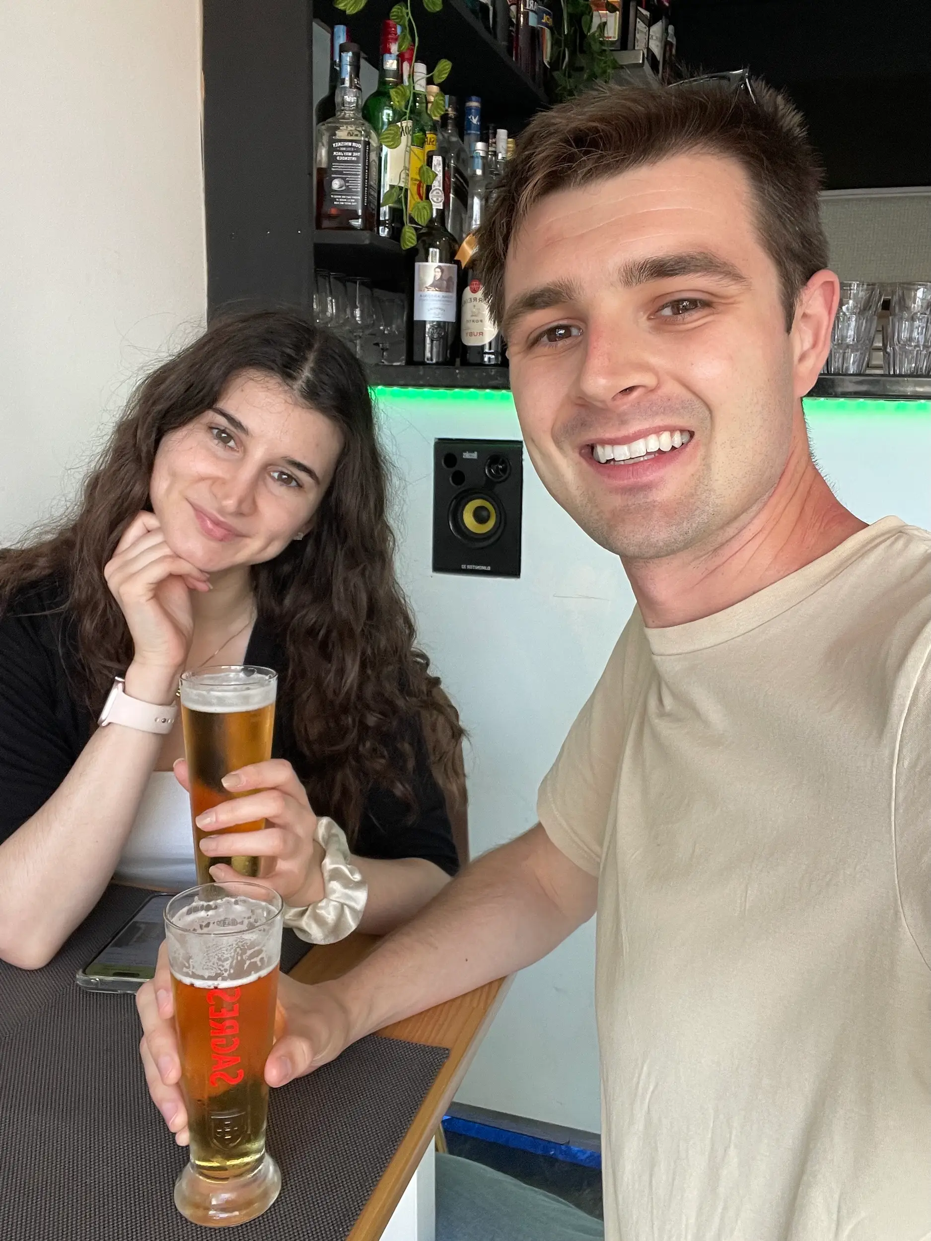 A man and woman drinking beer.
