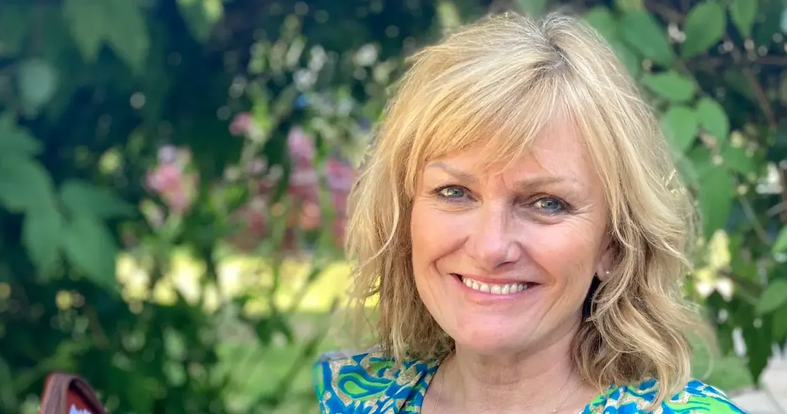 I quit fast-paced journalism to care for my sick mom. My experience in both led me to become a celebrant at funerals.