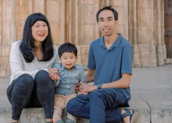 When real estate and side hustles didn’t work, one couple turned to basic index investing. It let them retire in their 30s.