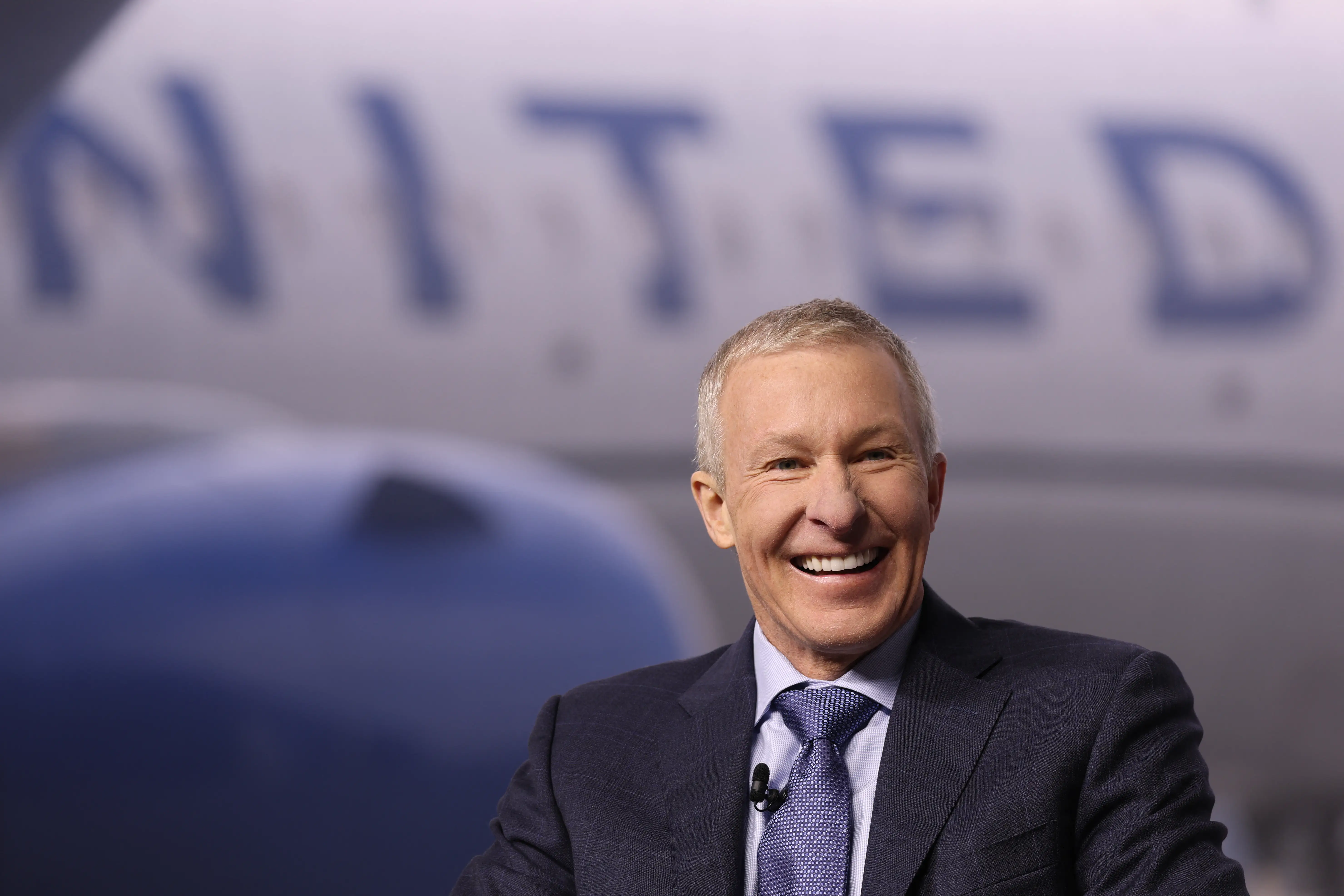 Scott Kirby in front of a United plane