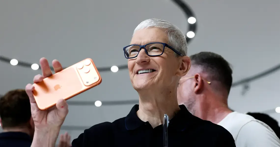 You can thank Tim Cook for the large iPhones