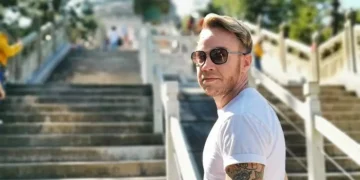 What it’s really like living abroad, from expats who made homes overseas