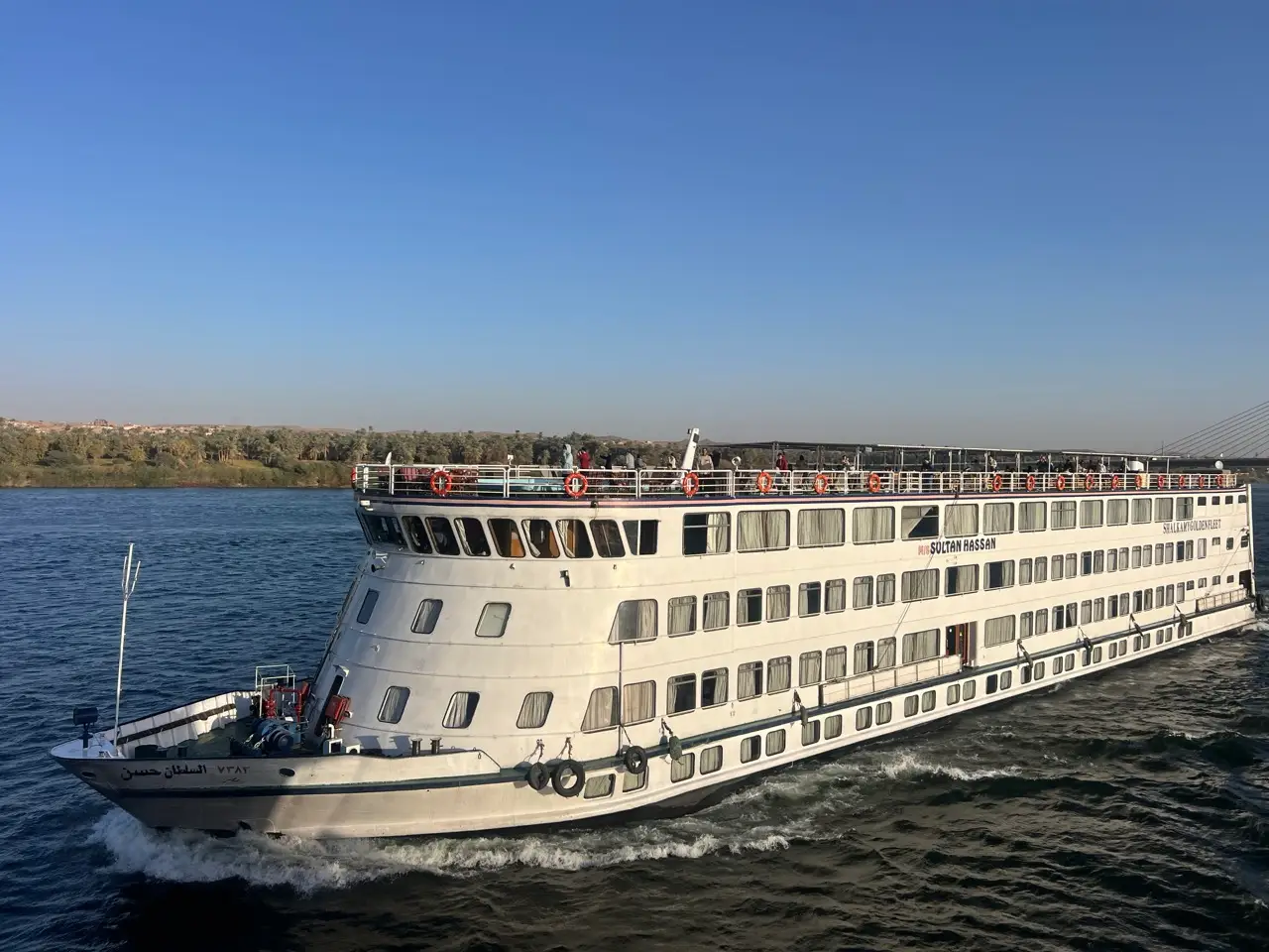 river cruise in water