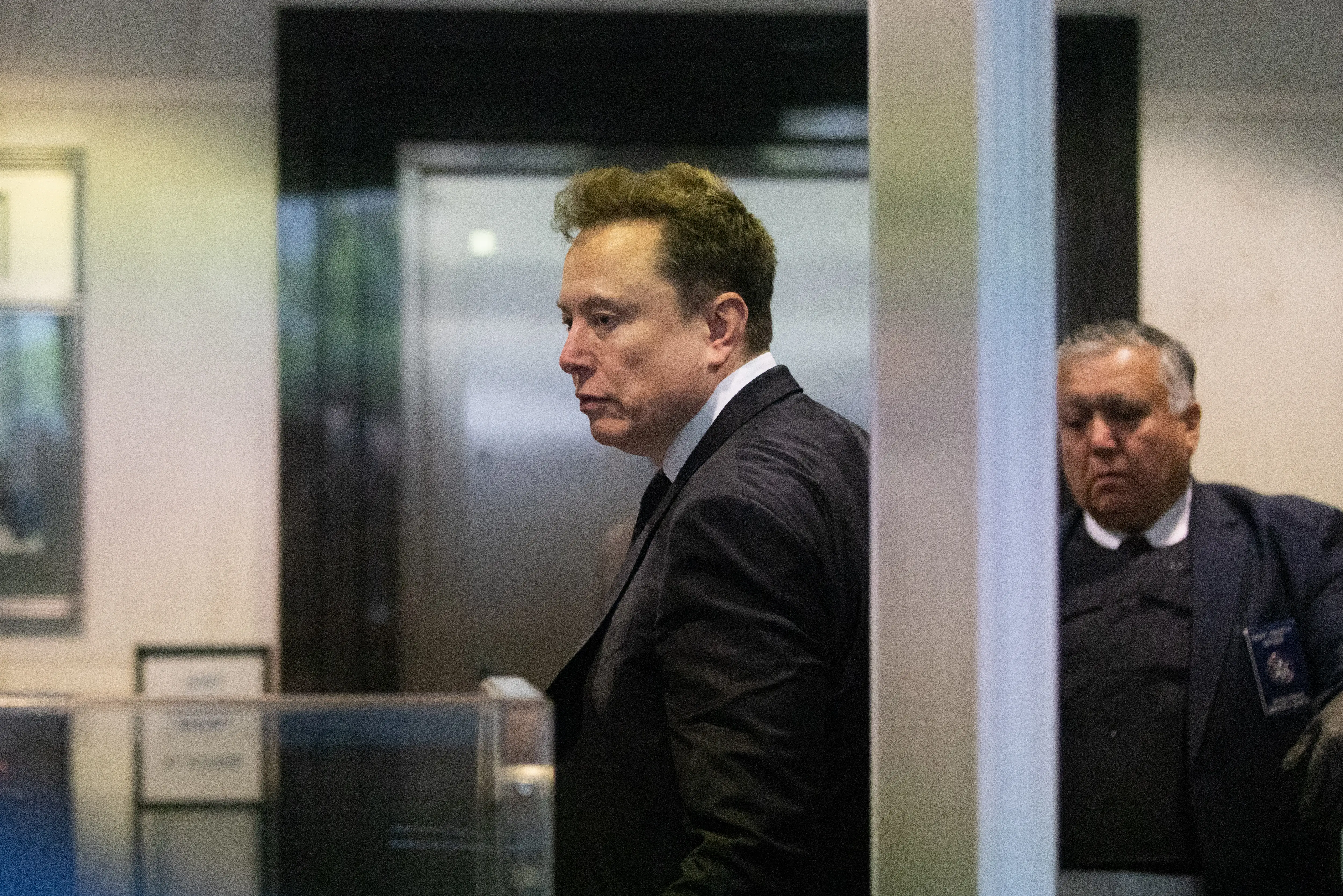 Elon Musk enters the Oakland federal courthouse