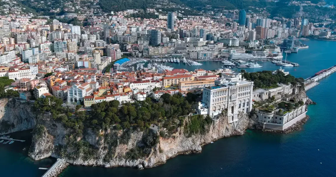 The 15 countries with the highest life expectancy — and the 15 with the lowest