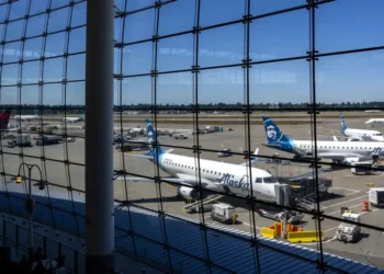 Alaska’s first-ever flight to Europe intensifies a long-running hub war with Delta