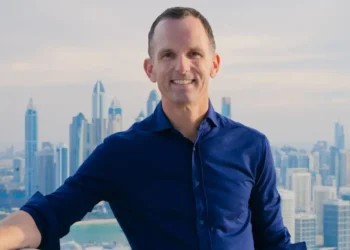 A billionaire lived on 6 continents. When he made his fortune, he chose 2 places to call home.