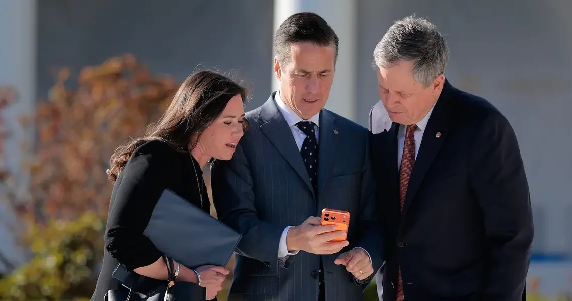 Senators just banned themselves from trading on prediction markets