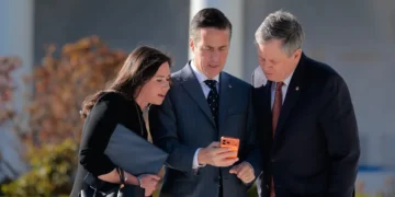 Senators just banned themselves from trading on prediction markets