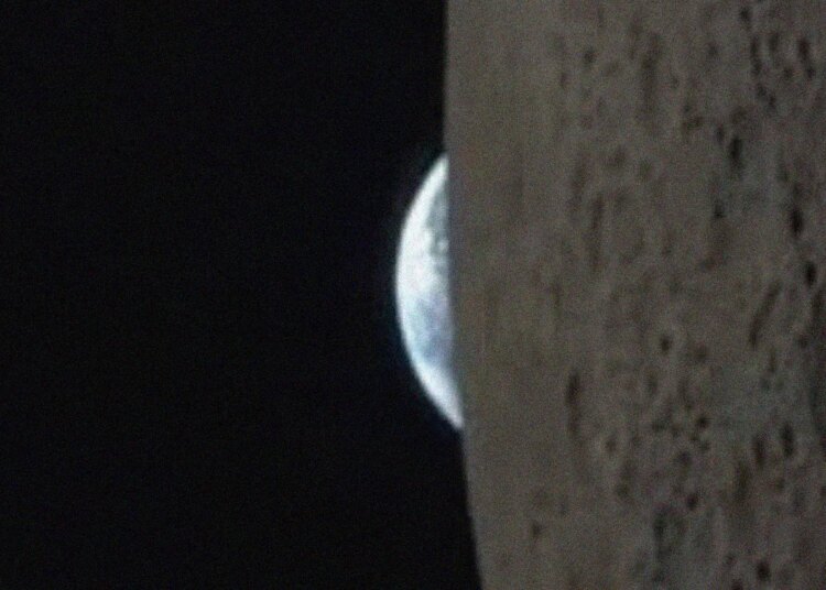 An Astronaut Filmed an ‘Earthset’ With His Phone, Proving Humans Really Did Go to Space