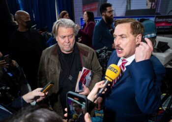 Supreme Court sides with Steve Bannon in bid to dismiss Jan. 6 conviction