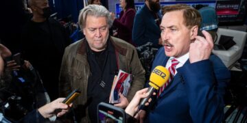 Supreme Court sides with Steve Bannon in bid to dismiss Jan. 6 conviction