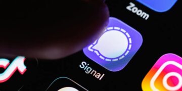 Your Phone Notifications Reveal More Than You Realize. Here’s How to Lock Them Down