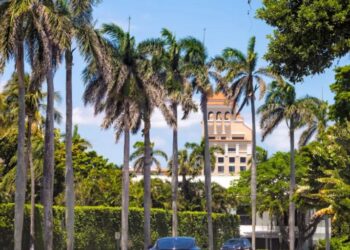 For wealthy buyers, Mar-a-Lago’s security perimeter is Palm Beach’s hottest amenity