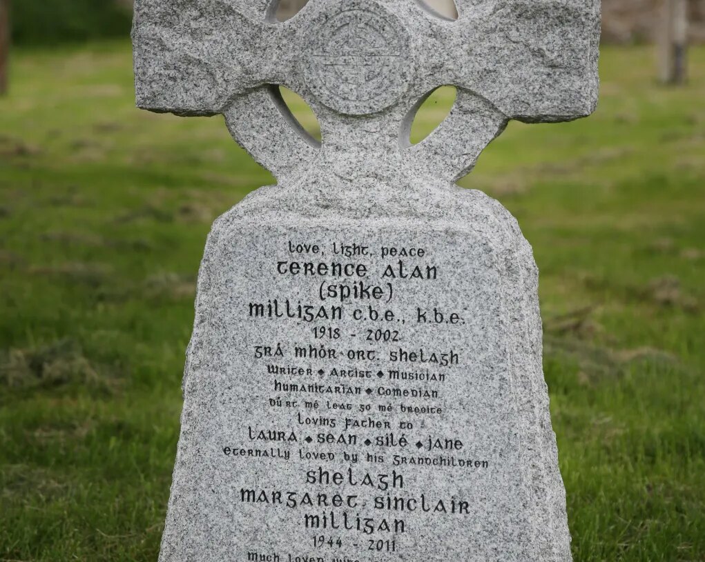 6 Dead Comedians With Appropriately Hilarious Epitaphs & One Is a Fart Joke