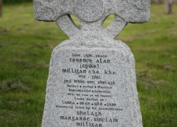 6 Dead Comedians With Appropriately Hilarious Epitaphs & One Is a Fart Joke