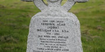 6 Dead Comedians With Appropriately Hilarious Epitaphs & One Is a Fart Joke