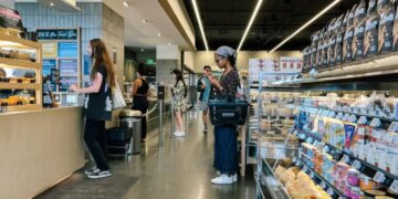 Americans hate the economy so much, they’re buying $22 smoothies