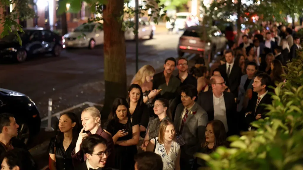 Grindr’s line went on for roughly an hour. 