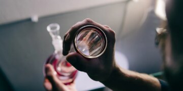 How to Clean Your Bong Like a Pro