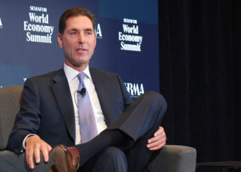 Washington’s most powerful drug industry lobbyist is stepping down