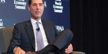 Washington’s most powerful drug industry lobbyist is stepping down