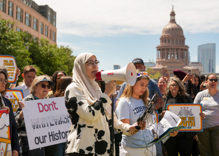 In Texas, a state hearing on social studies becomes a clash of religions