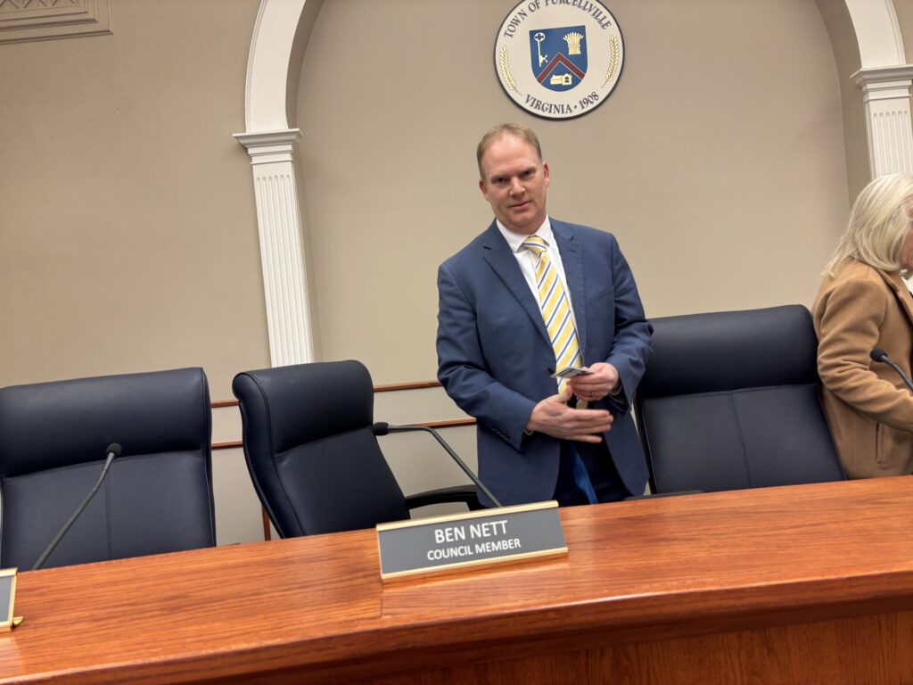 Despite guilty verdict, jury lets Virginia town leader stay in office for now