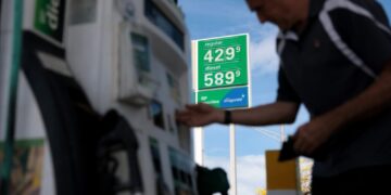 Democrats see gas prices as a potent political tool. Here’s the catch.