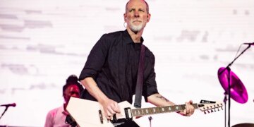 No Doubt Guitarist Tom Dumont Reveals Parkinson’s Diagnosis: ‘I Can Still Play Music’