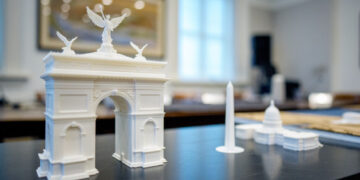 Trump’s 250-foot arch receives early design approval as public pans it