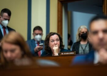 Ex-staffers defend California governor hopeful after viral clips raise conduct questions