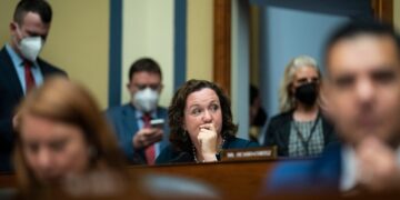 Ex-staffers defend California governor hopeful after viral clips raise conduct questions