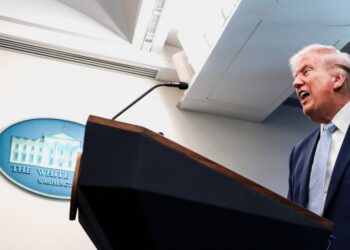 Trump threatens to jail reporters if they don’t turn over Iran source