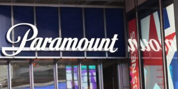 Paramount Asks FCC to Approve Middle East Investment in Warner Bros. Merger