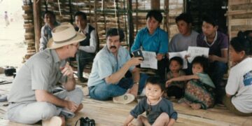 Lionel Rosenblatt is dead at 82. He defied his bosses to help hundreds flee Vietnam.