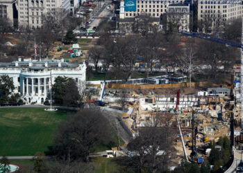 Panel led by Trump allies approves White House ballroom amid legal battle