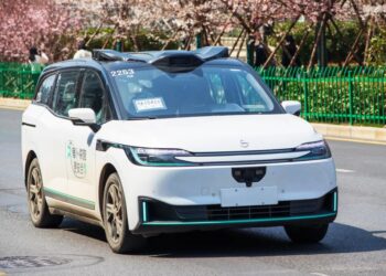 Robotaxi Outage in China Leaves Passengers Stranded on Highways