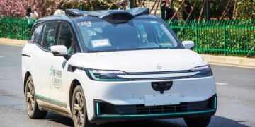 Robotaxi Outage in China Leaves Passengers Stranded on Highways