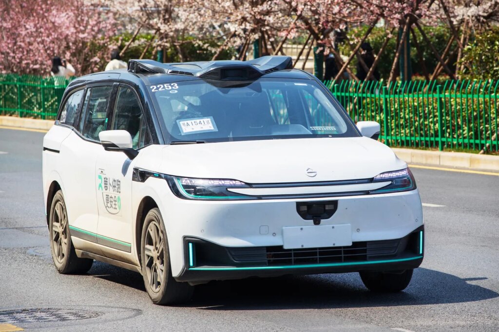 Robotaxi Outage in China Leaves Passengers Stranded on Highways