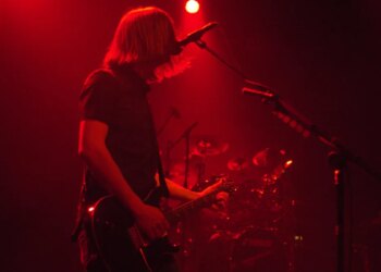 3 Rock Albums From the Year 2000 That Would Dominate Mainstream Radio if They Came Out Today