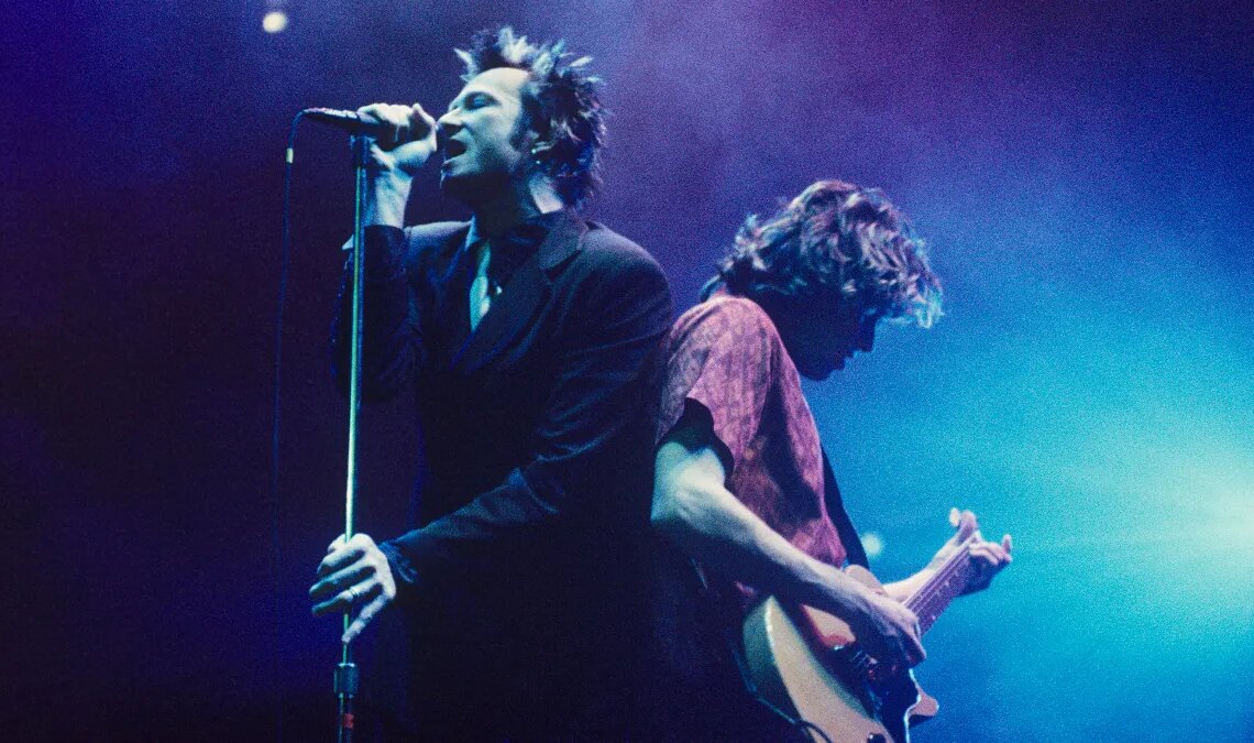 30 Years Ago, a Grammy-Winning Grunge Band Quit Touring at the Height of Their Fame Due to Singer’s Ongoing Struggles